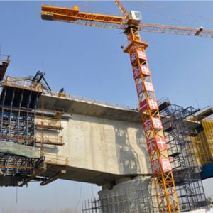 中铁十局承建徐盐高铁江苏建湖县跨高速公路桥